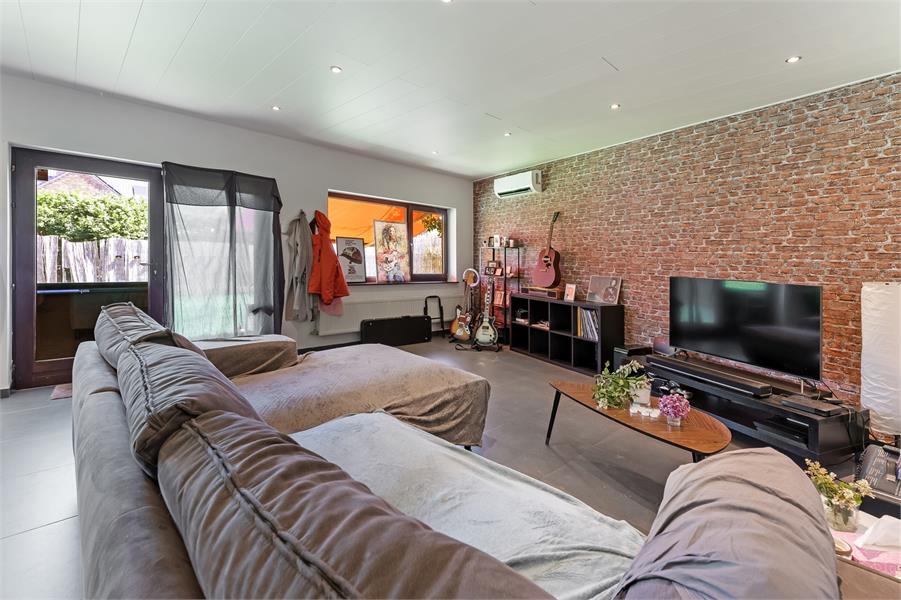 Opbrengsteigendom – 3 appartementen + 3 garages