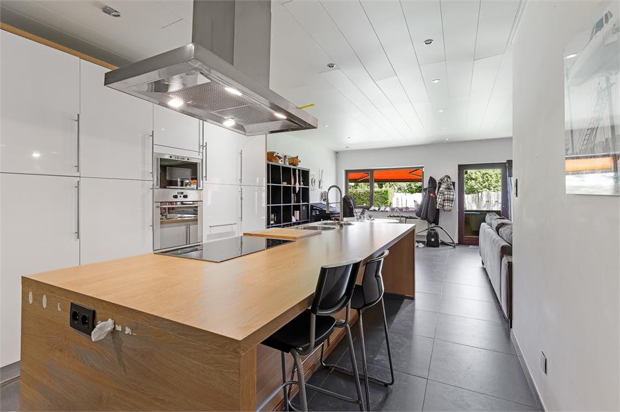 Opbrengsteigendom – 3 appartementen + 3 garages