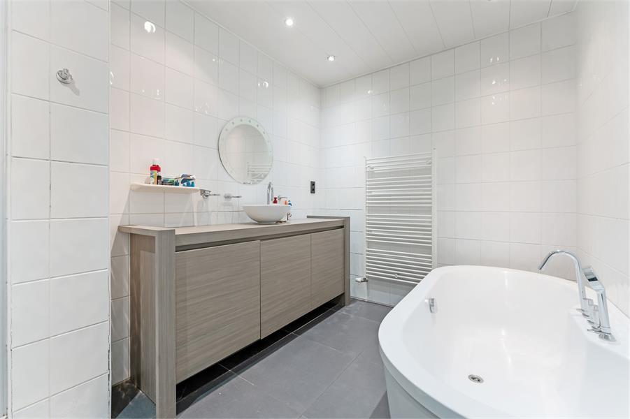 Opbrengsteigendom – 3 appartementen + 3 garages