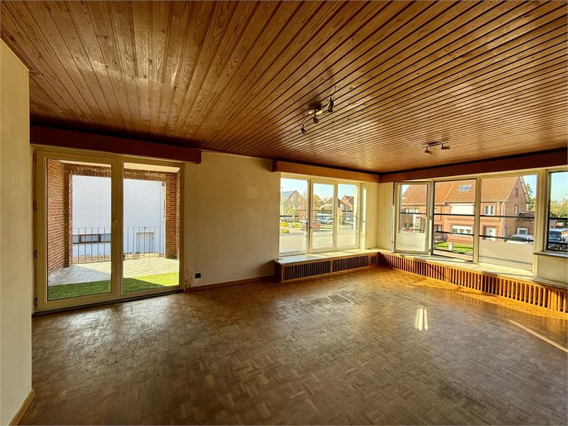 Opbrengsteigendom – 3 appartementen + 3 garages
