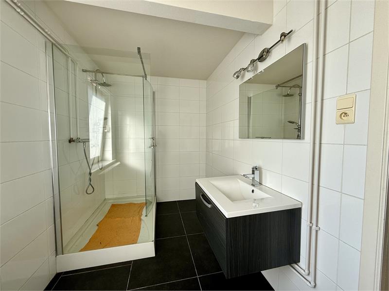 Opbrengsteigendom – 3 appartementen + 3 garages