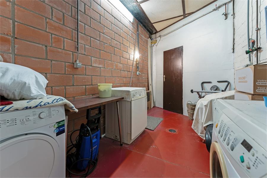 Opbrengsteigendom – 3 appartementen + 3 garages