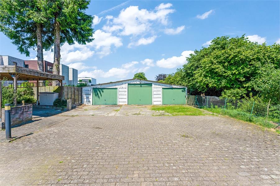 Opbrengsteigendom – 3 appartementen + 3 garages