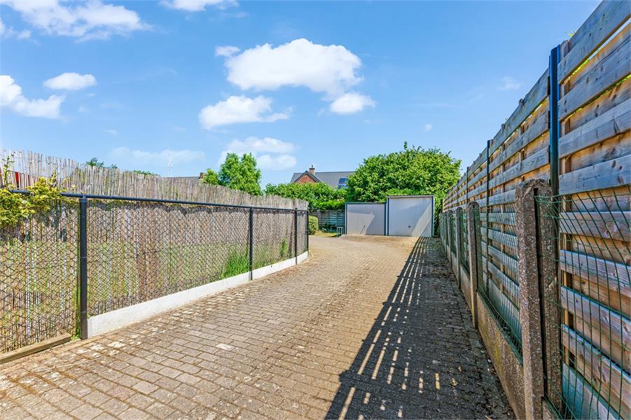 Opbrengsteigendom – 3 appartementen + 3 garages