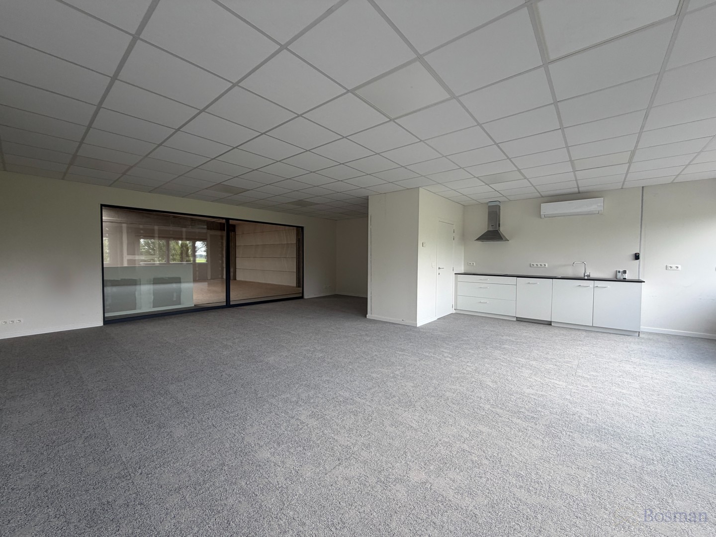 Handelspand (336m²) te huur in Geel