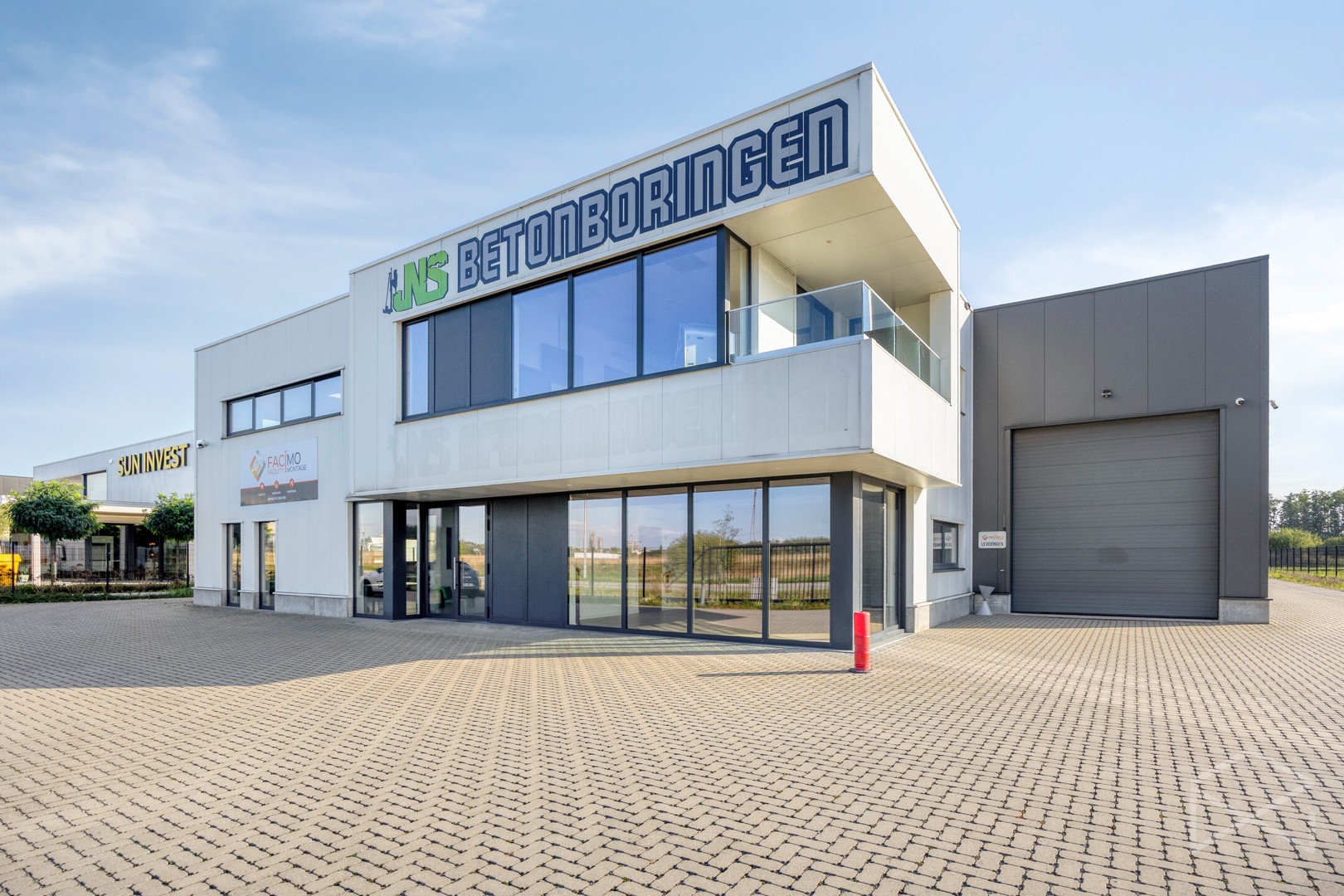 Afbeelding Magazijn met bureauruimte en parkeerplaatsen te huur in Tessenderlo-Ham - Bosman Vastgoed