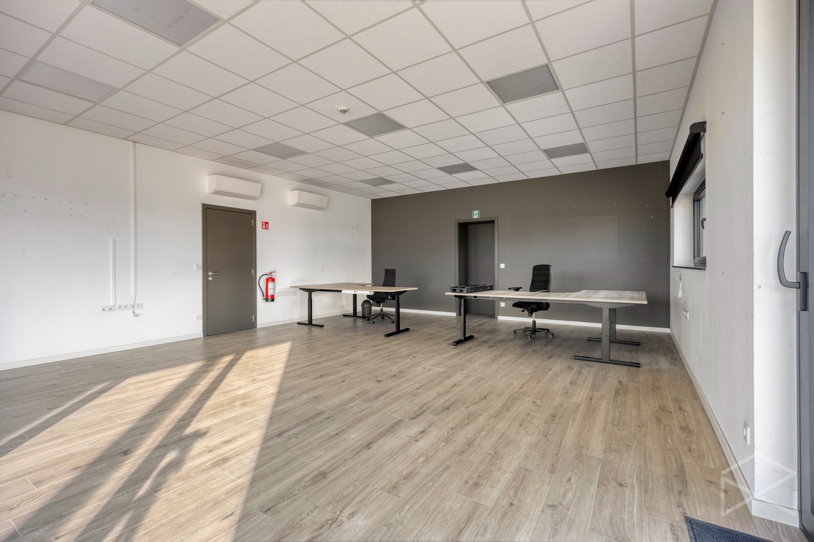 Afbeelding Magazijn met bureauruimte en parkeerplaatsen te huur in Tessenderlo-Ham - Bosman Vastgoed