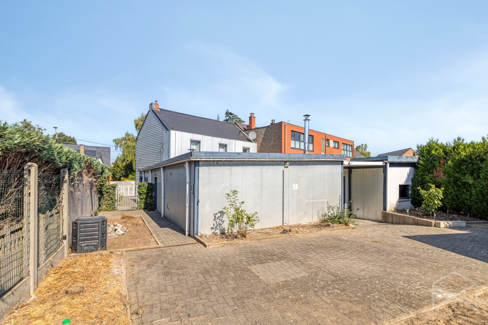 Ruime woning met mogelijkheid voor handel en/of vrij beroep te koop in Ham