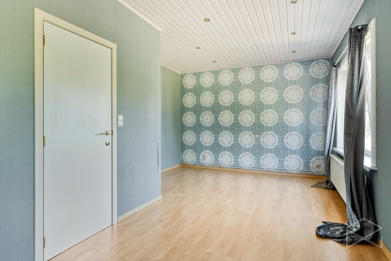 Ruime woning met mogelijkheid voor handel en/of vrij beroep te koop in Ham