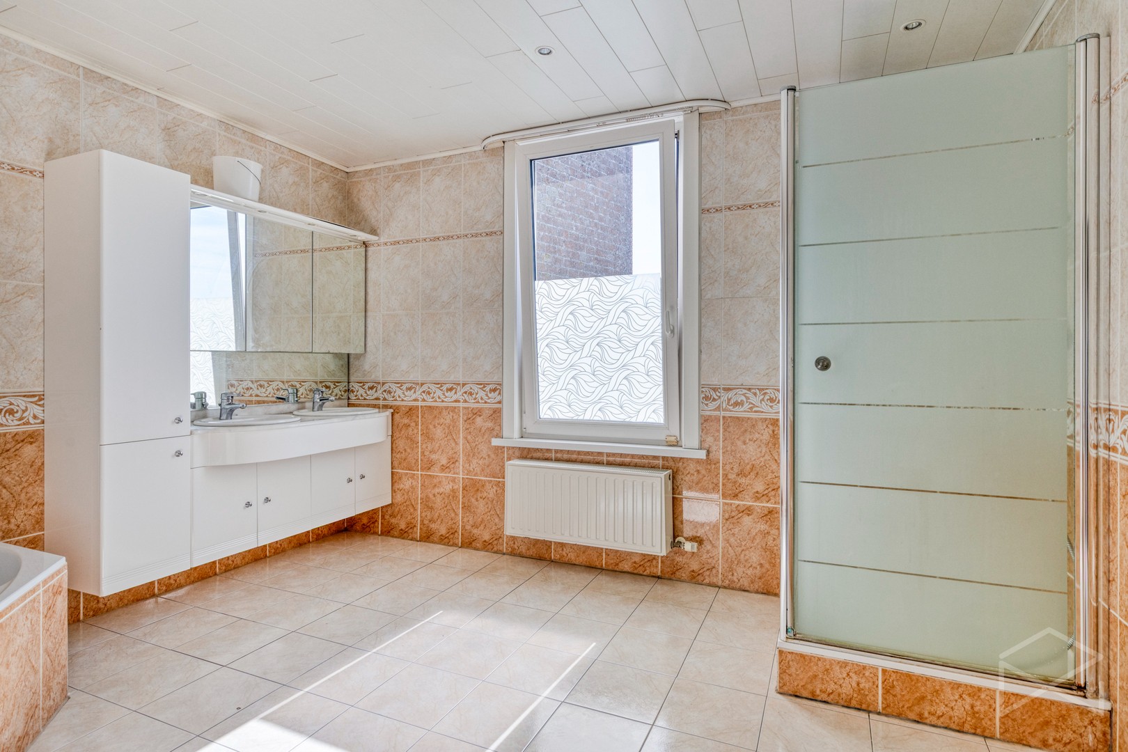 Ruime woning met mogelijkheid voor handel en/of vrij beroep te koop in Ham