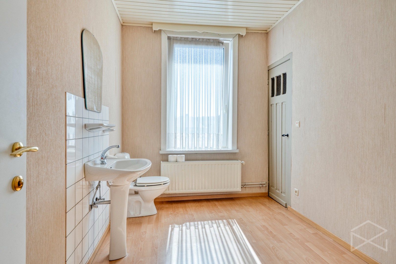 Ruime woning met mogelijkheid voor handel en/of vrij beroep te koop in Ham